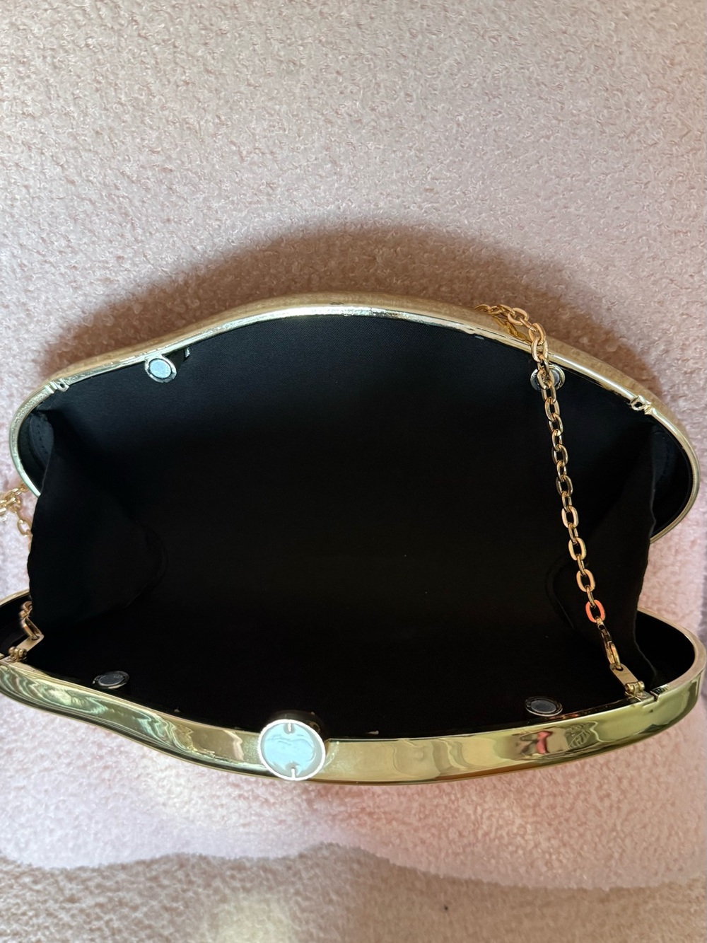 Amazon Gold Metallic Sculpted Chain Clutch - Picture 4 of 4